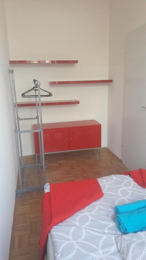 Nette Altbauwohnung Nur 10 Min Von Der City Vienna Luaran gambar