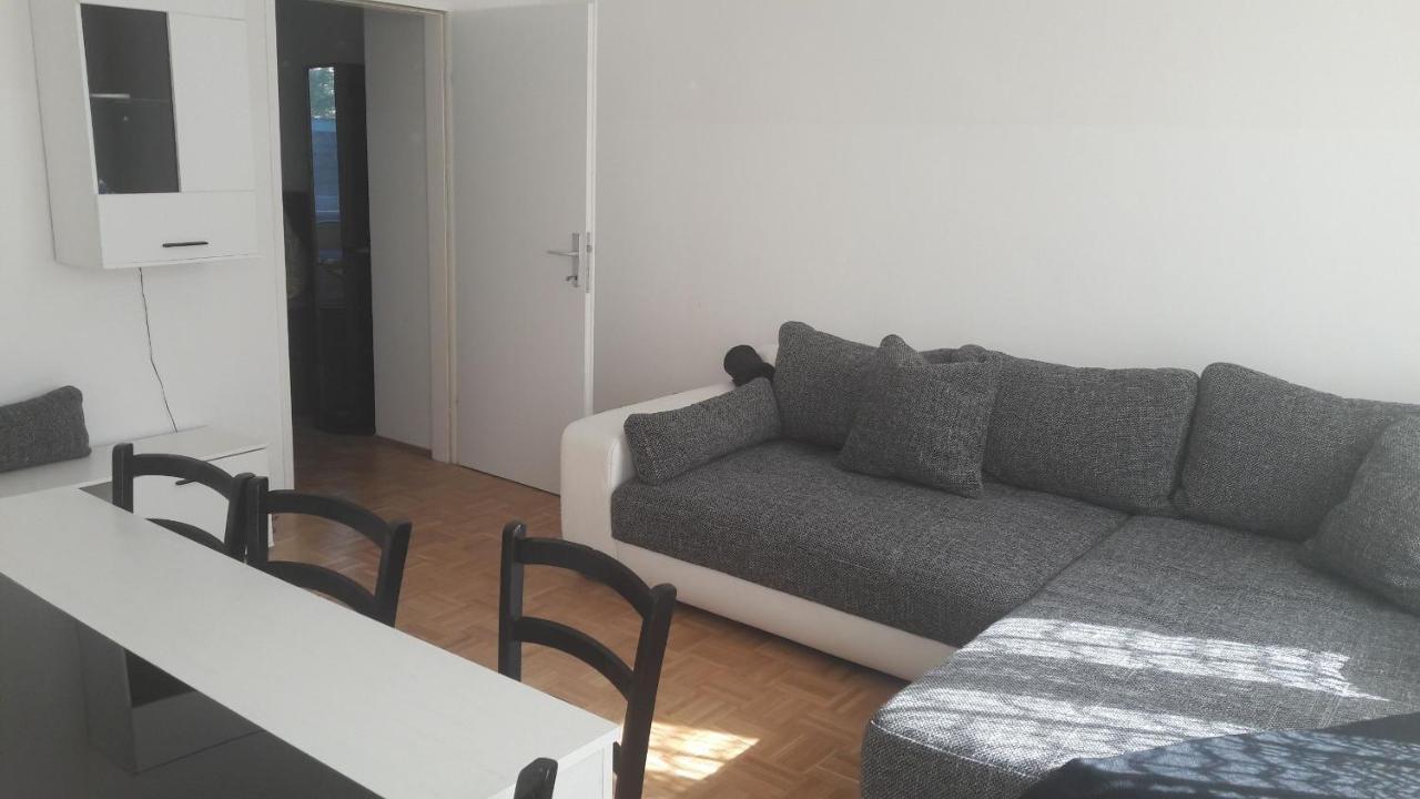 Nette Altbauwohnung Nur 10 Min Von Der City Vienna Luaran gambar
