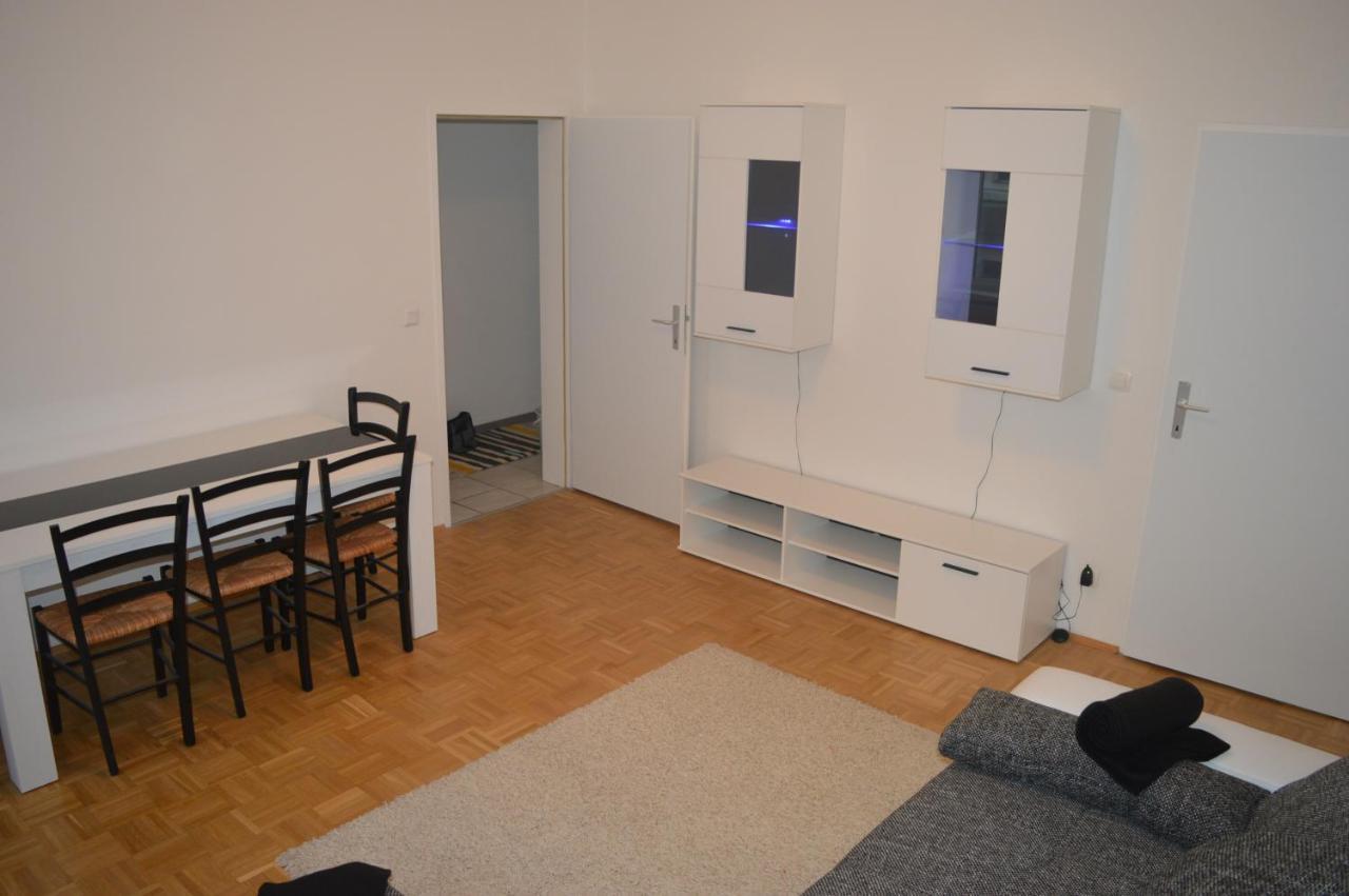 Nette Altbauwohnung Nur 10 Min Von Der City Vienna Luaran gambar