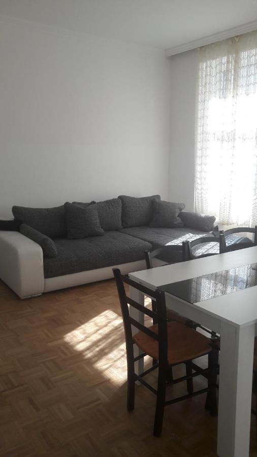 Nette Altbauwohnung Nur 10 Min Von Der City Vienna Luaran gambar