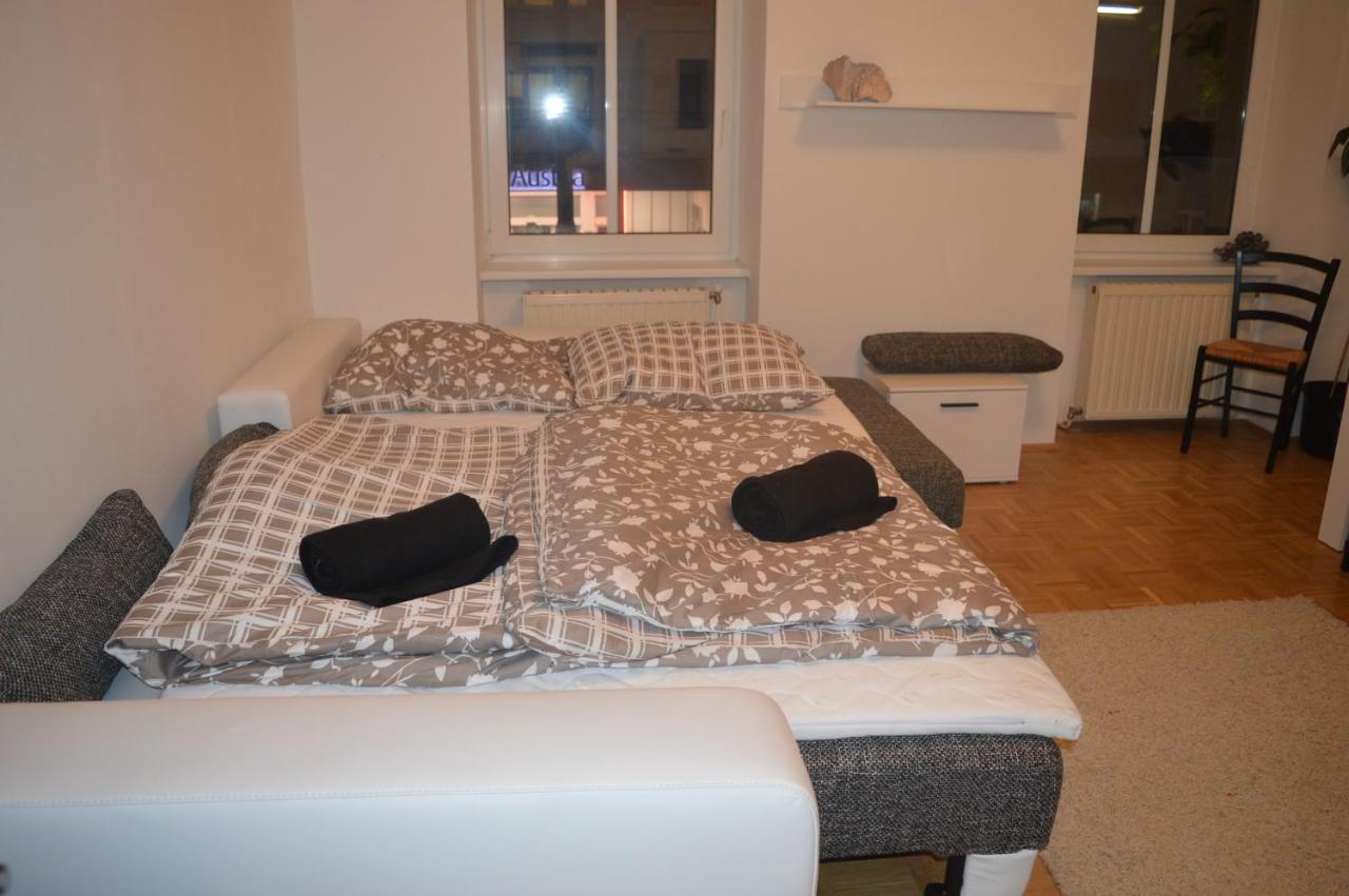 Nette Altbauwohnung Nur 10 Min Von Der City Vienna Luaran gambar