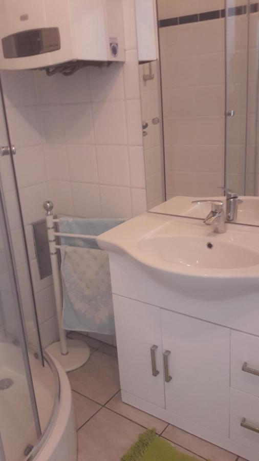 Nette Altbauwohnung Nur 10 Min Von Der City Vienna Luaran gambar